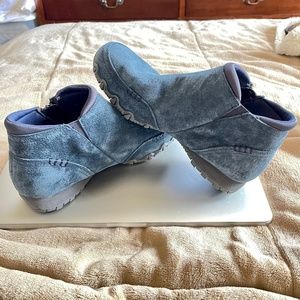 Skechers Relaxed Fit Suede Ankle Boots–Navy